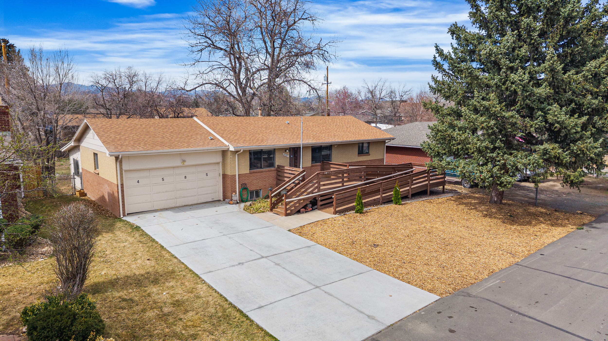 Quarter-acre lot and rooftop view at 4585 Garland Street